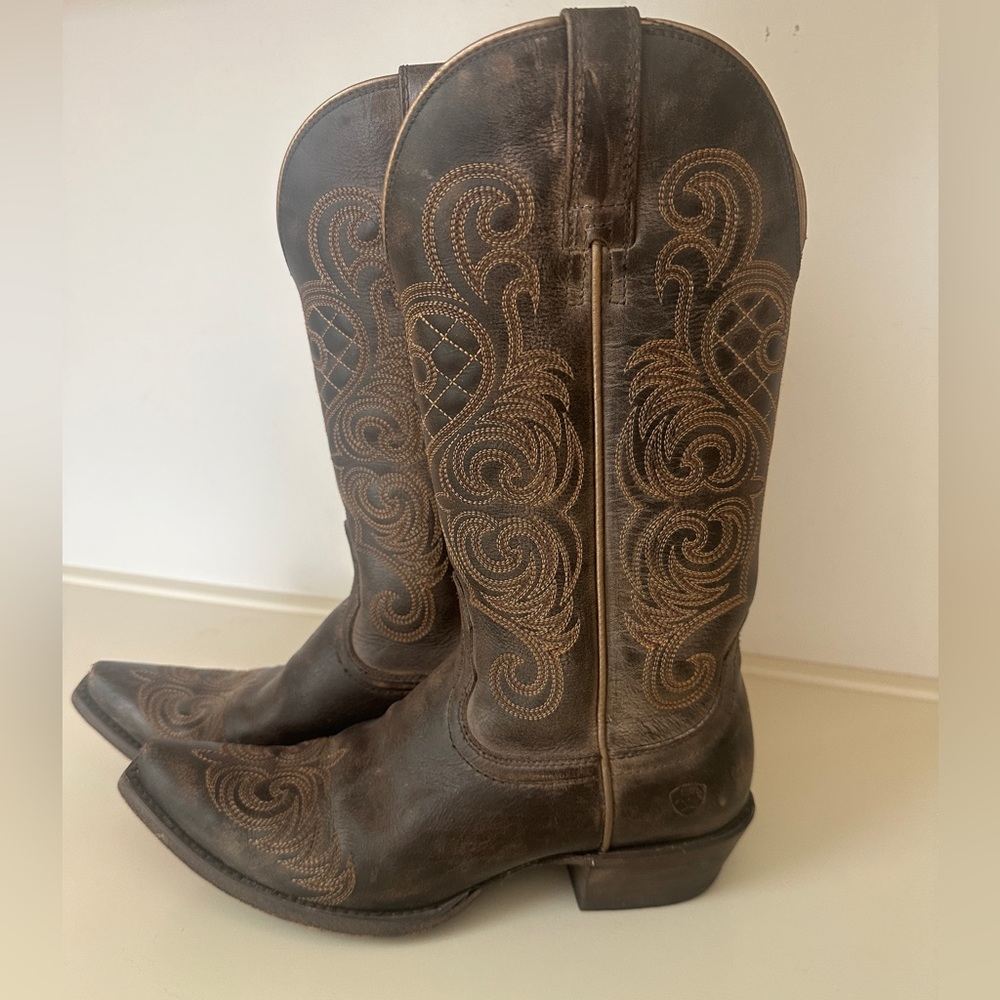 ARIAT western boots 6.5
